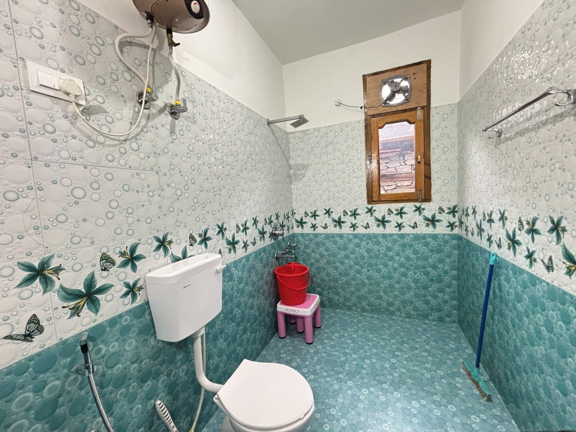 Hill View Room 1