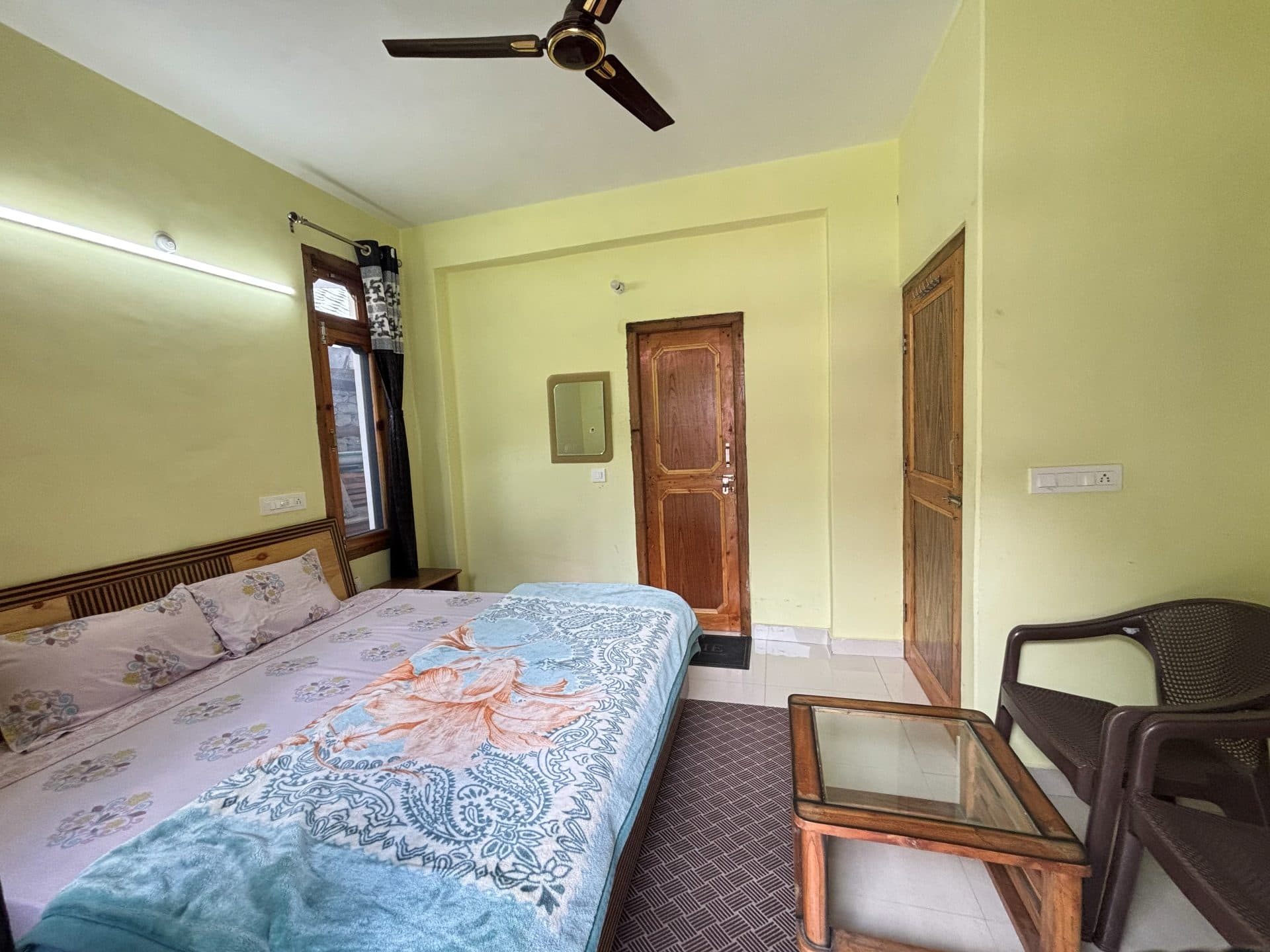 Mountain View Room 1